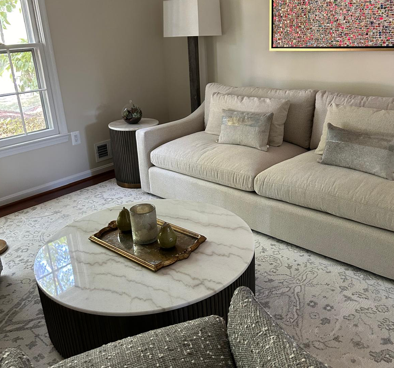 Professionally cleaned living room with elegant decor by Olivos Services in the DMV area